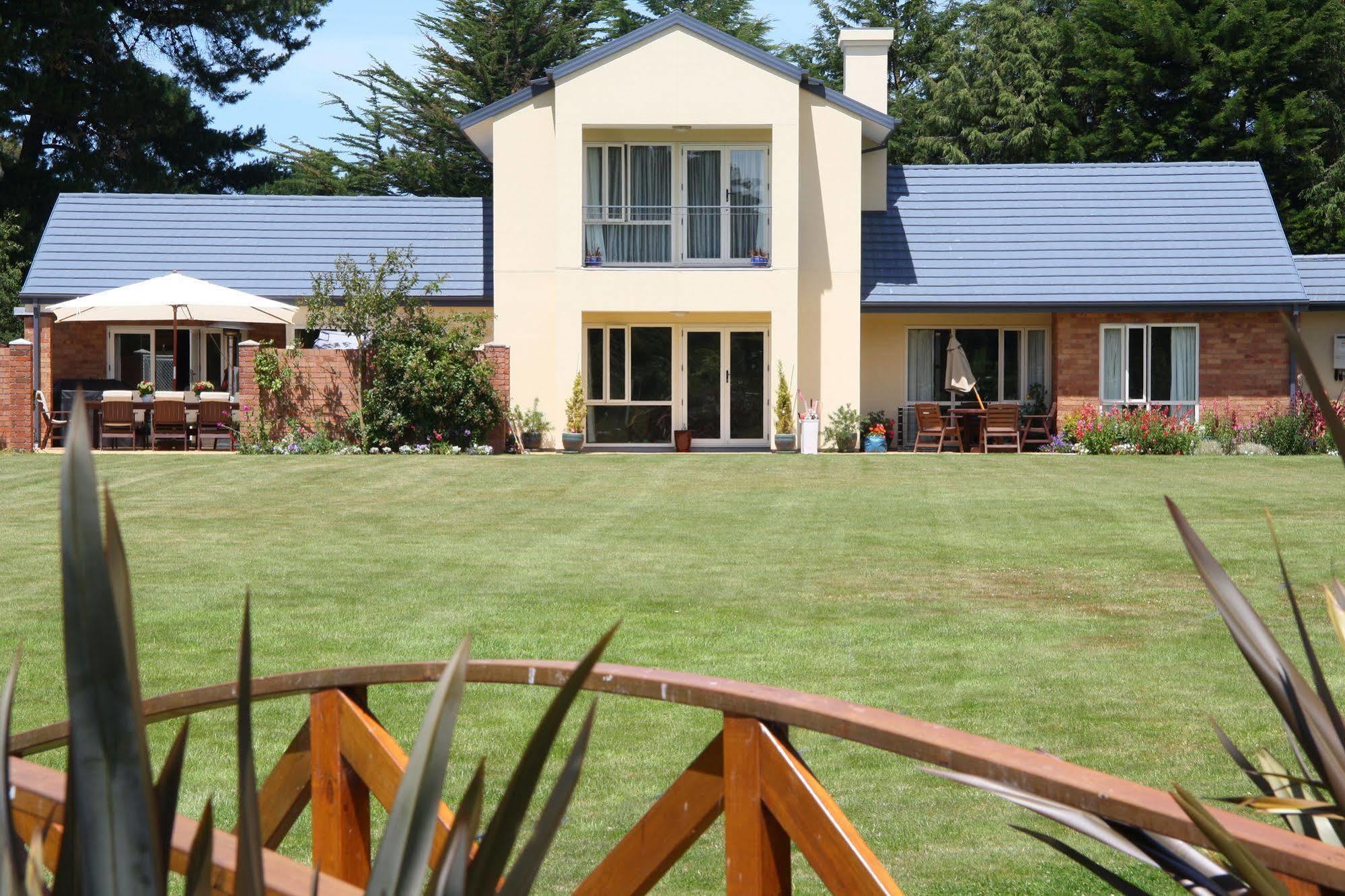 The Meadows Villa Christchurch Eksteriør bilde
